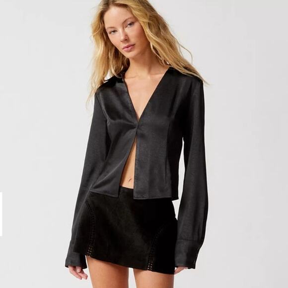 New no tags ASOS Design Black Satin One Button Collard Long Sleeve Top Size 6 - Picture 1 of 10